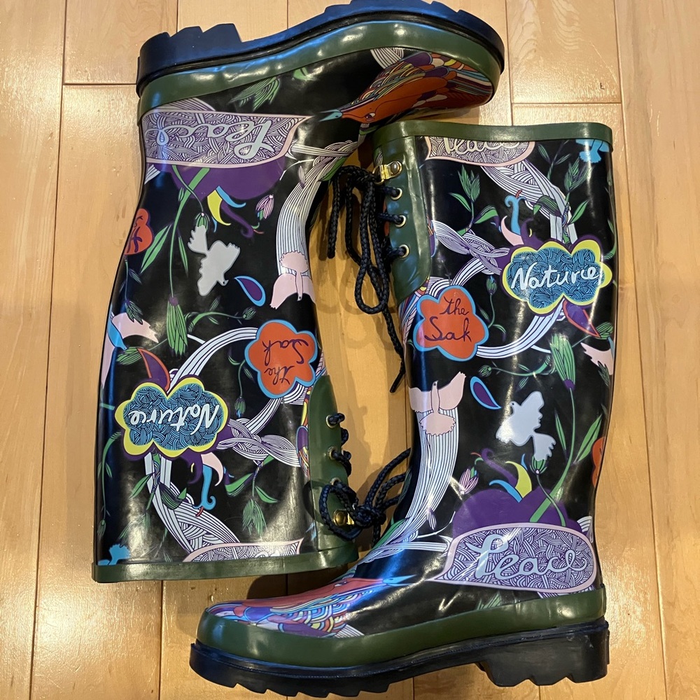 The Sak Peace rain boots size 6